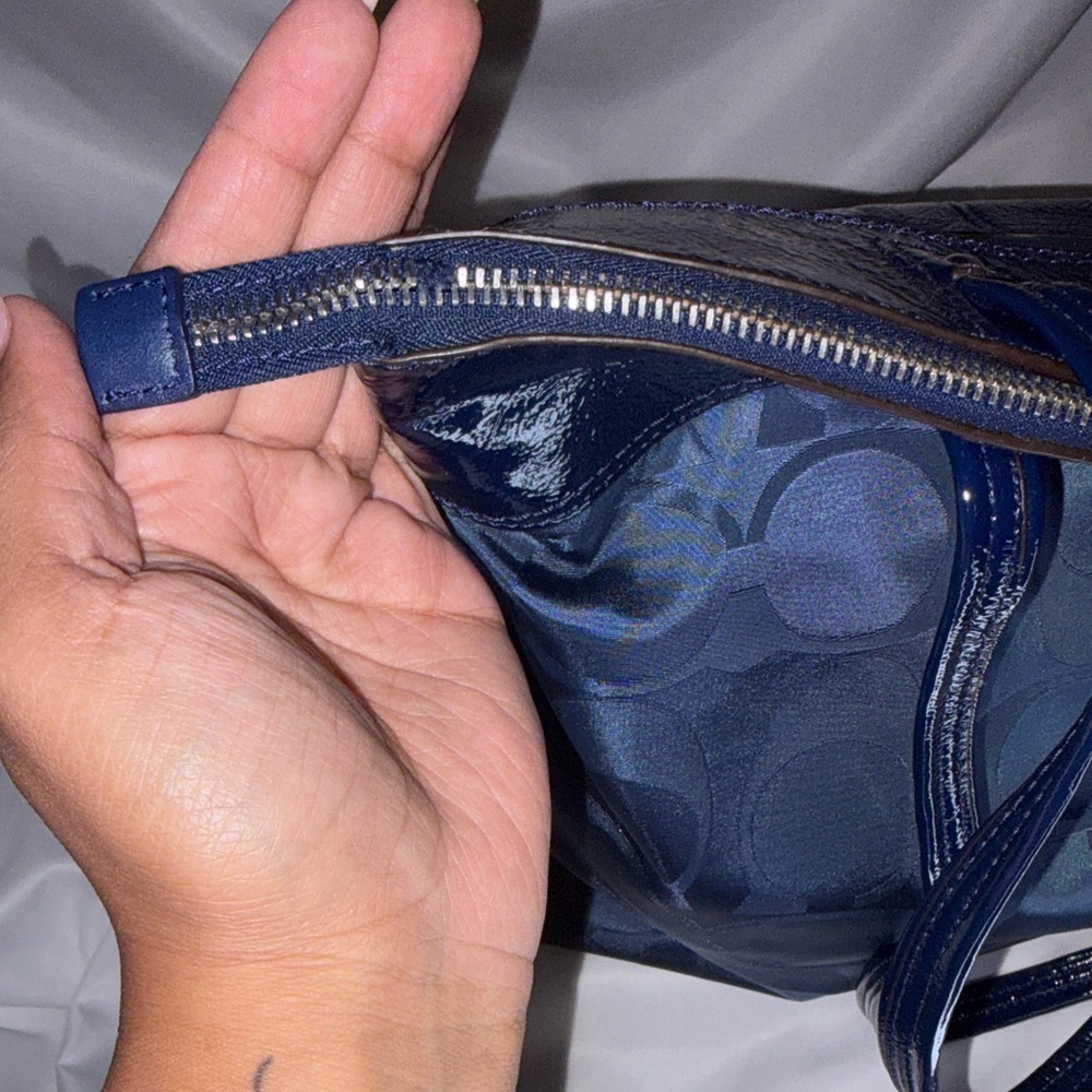 Elegant Navy Blue Women's Tote Bag - Picture 3 of 5